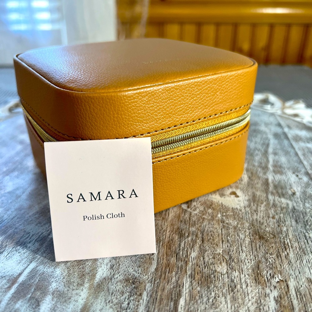 The Jewelry Box - Picture 3 of 7